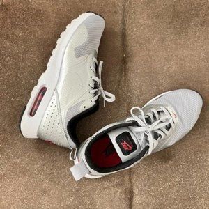 Nike Silver Air Max Tavas Metallic Knit Athletic Sneakers Shoes